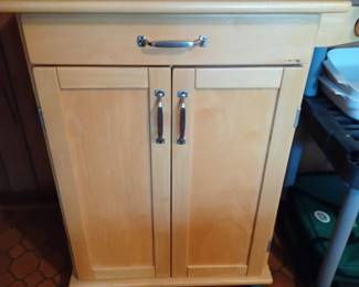 Kitchen island with wheels