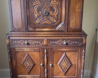 English Hutch - matches table and server