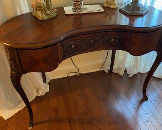 Nice Kidney Shaped Vanity