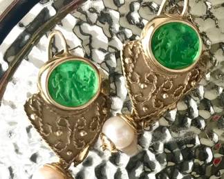 Tagliamante
earrings
14K & Venetian intaglio glass  & pearl
$400