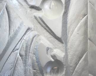 Detail
Rene Lalique 
Laurier vase c 1928
crystal
$800
7” x 4 3/8”