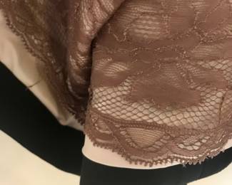 Detail
Cole Haan
ladies black trench coat
70/30 cotton/nylon
size 12
$150