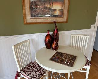 Kitchenette table and chairs, decor