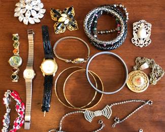 A Lot of Miscellaneous Jewelry