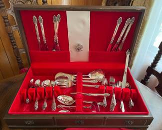 Community flatware set