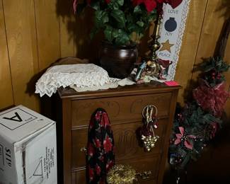 This is the matching chest of drawers