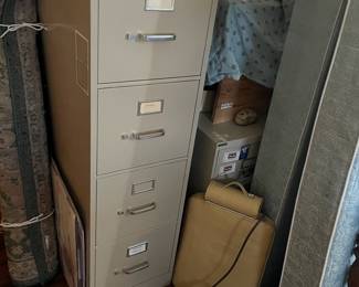 Metal 4 dr. file cabinet