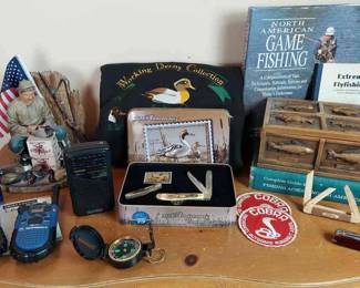 Fishermans Decor With Knives And More