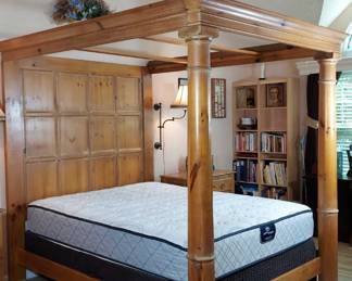 Romweber Queen Size Pine Poster Bed