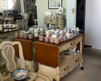 Another view of the dining room.