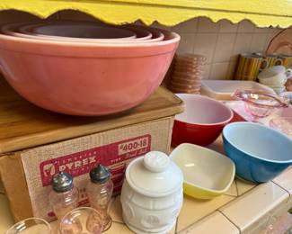 Vintage "Flamingo Pink" Pyrex Mixing Bowl (4) Set w/box, Vintage Pyrex, Lusterware, Pink-Pattern Glass, Milk Glass, Fireking tableware