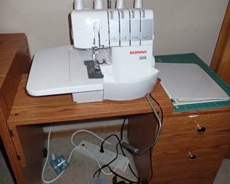 BERNINA L460 SERGER