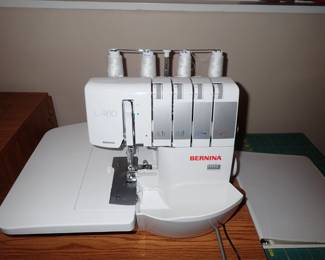 BERNINA L460 SERGER