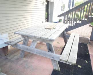 PICNIC TABLE