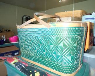 PICNIC BASKET