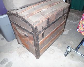 VINTAGE TRUNK