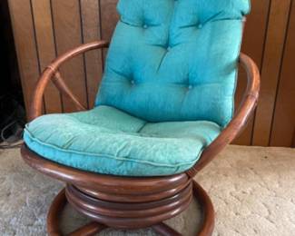 Retro Bamboo Rattan Papasan Style Swivel Chair
