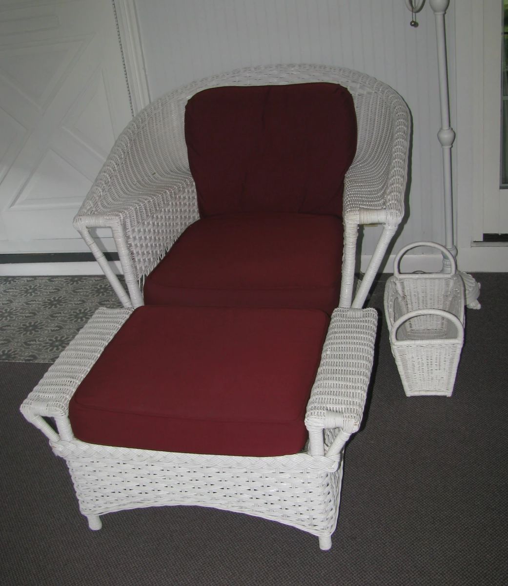 Wicker chair/ottoman