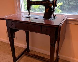 Singer Sewing  Machine 