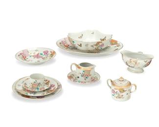 1371
Late 20th century; Ílhavo, Portugal
A Vista Allegre For Mottahedeh "Lowestoft Rose" Porcelain Dinner Service
Each marked: Vista Alegre / Portugal / for Mottahedeh
Comprising 12 dinner plates (10" Dia.), 10 salad plates (8.5" Dia.), 12 bread plates (7" Dia.), 13 rimmed soup bowls (9.75 Dia.), 12 saucers (5.75), 12 teacups (2.25" H), 1 gravy boat (3.5" H), 1 creamer (3"), 1 lidded sugar bowl (4.5" H), 1 square serving bowl (10.5" Dia.), and 1 oval serving platter (16.5" Dia.), 76 pieces
Estimate: $1,000 - $2,000