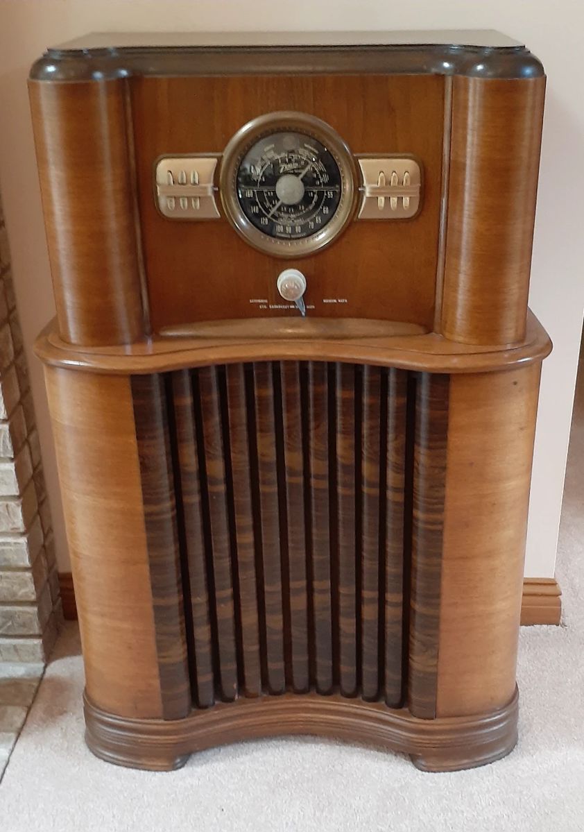 Zenith Console Tube Radio Tested and Working! Mint Conditiom