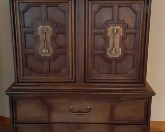 Perfect Vintage Stanley Dresser