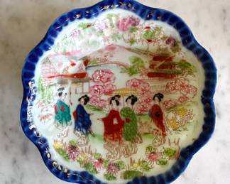 Item 44:
5 available
Set $32