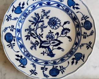 Item 49: dinner plate blue onion- Blue Meissen England $14