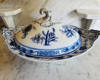 Item 53: Beautiful Blue & white serving dish w/ lid Villery &Boch Made in Germany
Soup Tureen $89