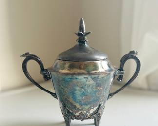 Item 92: Meriden silver plate sugar canister with lid $79