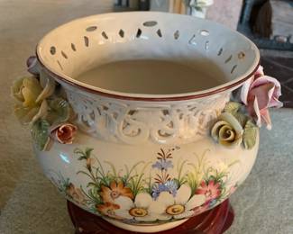 Italian porcerlain jar - beautiful 