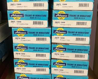 Athearn HO Scale set of 12 CNW Hoppers (built)