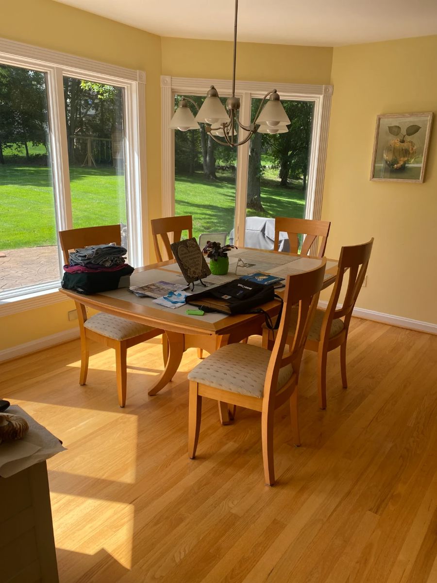 Blonde Hard Wood Dining Room Table w/6 Chairs & Insert Spacers 