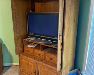 Sony LED Flat Screen Color Television "WORKS" 2 Section Oak Armour w/Blinde Front slide in doors, Lots of storage.   