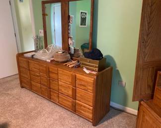 9 Drawer Oak Dresser w/Mirrors 