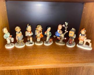 Vintage Hummels They all have the Large Bee over the "V" marking. 