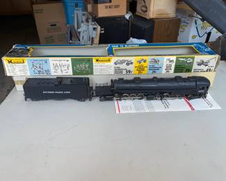 HO Scale Train Rivarossi 4-8-8-2 Cab-Forward Southern Pacific Lines Steam Engine Locomotive