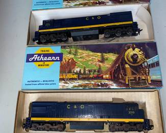 Athearn U-30-C Powered & Dummy C&O HO Scale Train Diesel Locomotives 