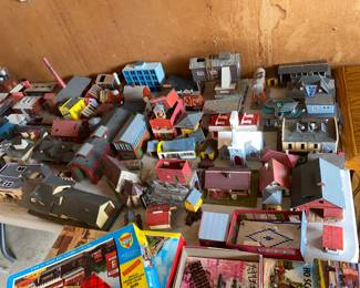 Selection of Vintage HO Scale Train Assembled Buildings 