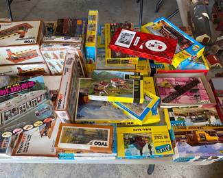 HO Scale Train Selection of New Factory Sealed Buildings Tyco, Life-Like Atlas, AHM & Many Other Model kits. 
