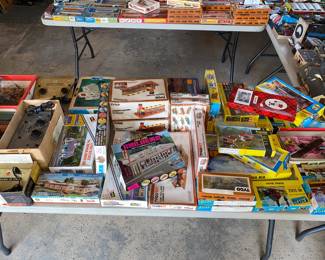 HO Scale Selection of New Factory Sealed Buildings Tyco, Life-Like Atlas, AHM & Many Other Model kits & Train Transformers. 