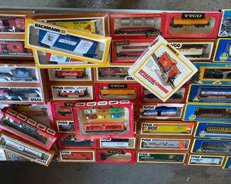 Selection of HO Scale TYCO & AHM Train Cars 