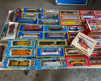 HO Scale Selection of AHM & TYCO Train Cars 