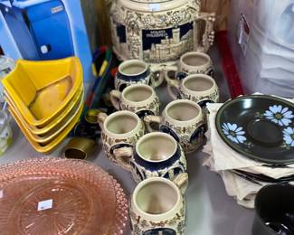 SCHLOOS STOLZENFELS German Covered Ceramic Bowl w/8 Mugs.