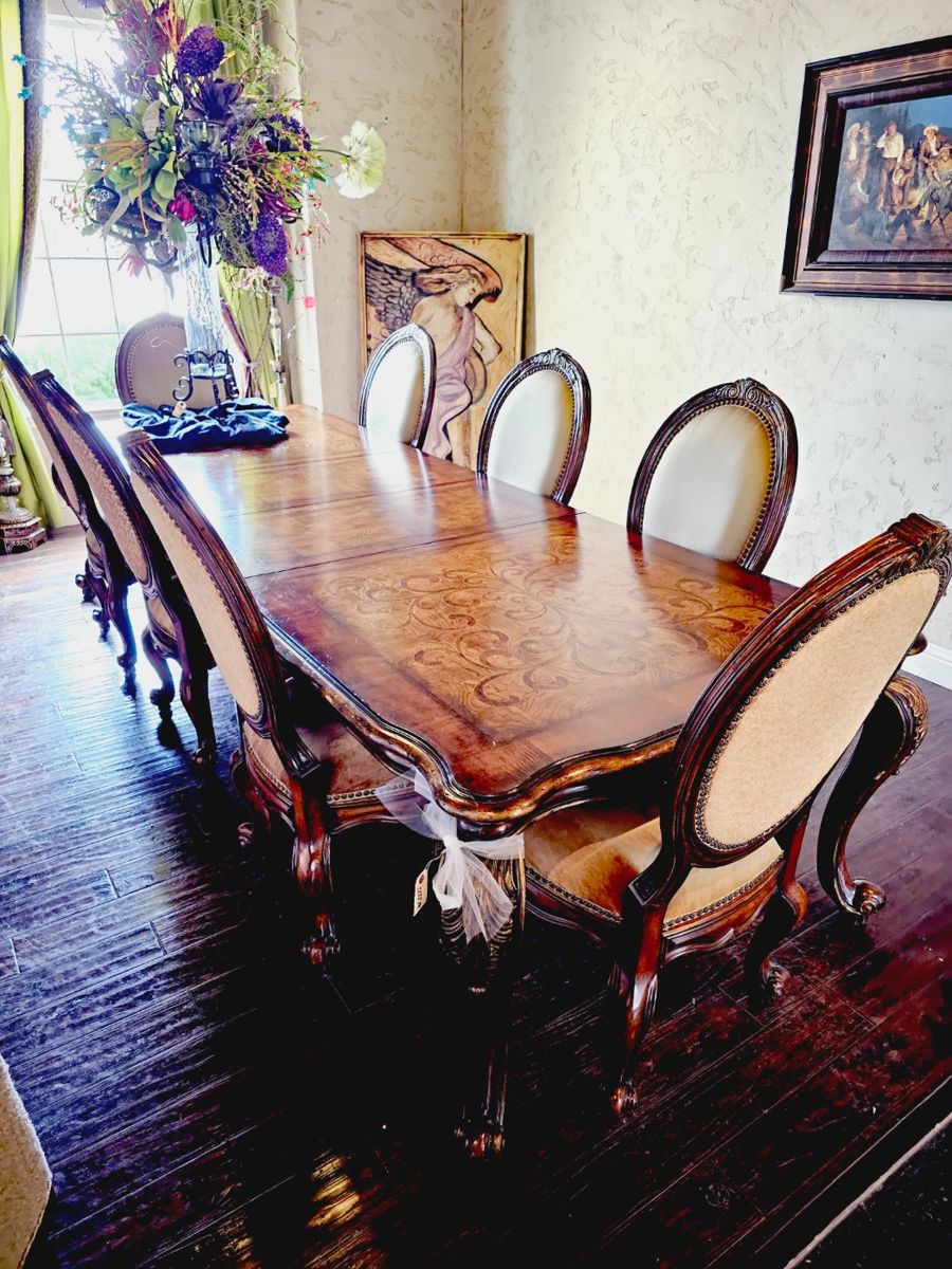 HOOKER table with 8 chairs. Like new condition. Sold as set