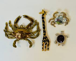 Vintage fashion brooches 
