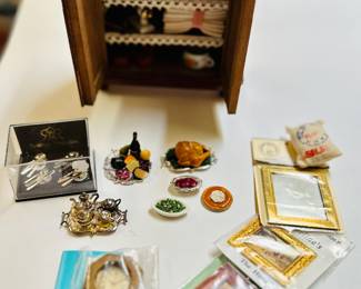 Vintage dollhouse pieces