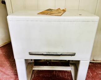 Vintage Ironrite Automatic Ironing Machine (and owners manual!) 