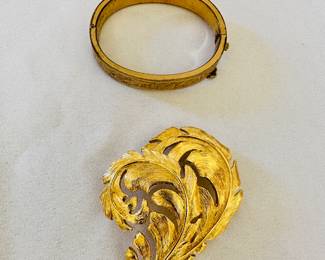 Trifari double leaf brooch (lower)