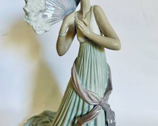LLadro Temis #6283.  Box included